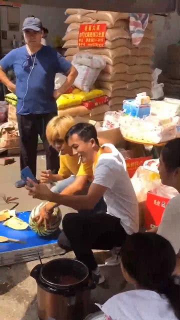 南宁网红吃瓜视频曝光,揭秘背后惊人真相